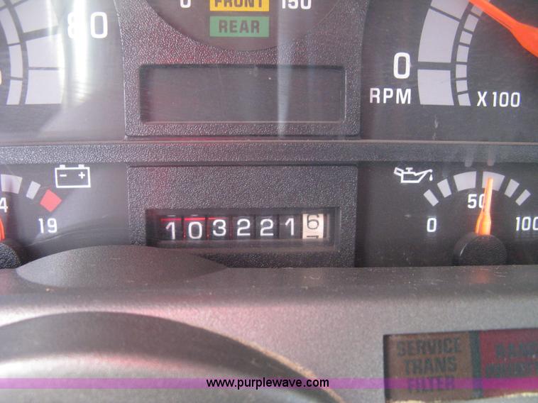 image for item L6346 2002 GMC C8500 dump truck