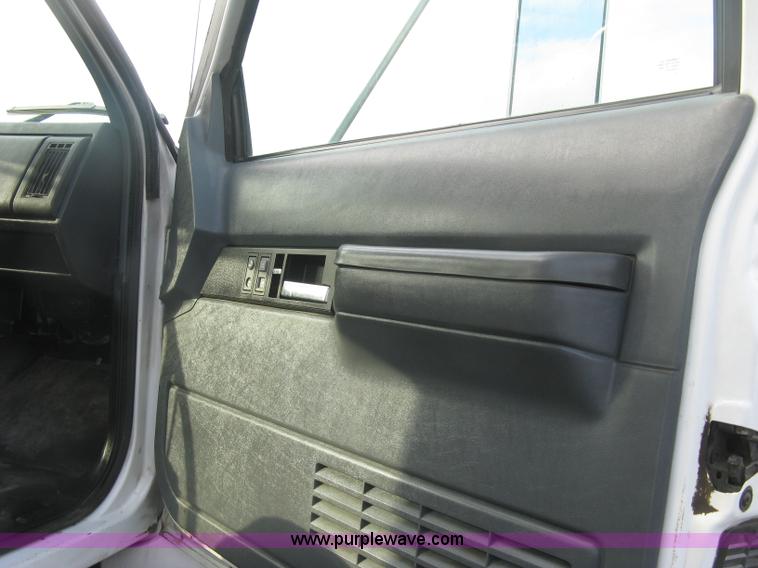 image for item L6346 2002 GMC C8500 dump truck