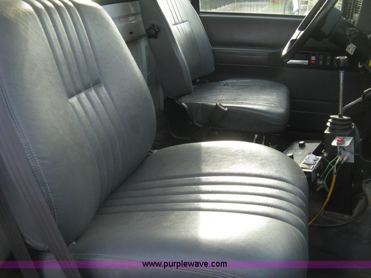 image for item L6346 2002 GMC C8500 dump truck