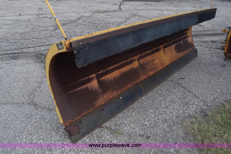 image for item L6346 2002 GMC C8500 dump truck