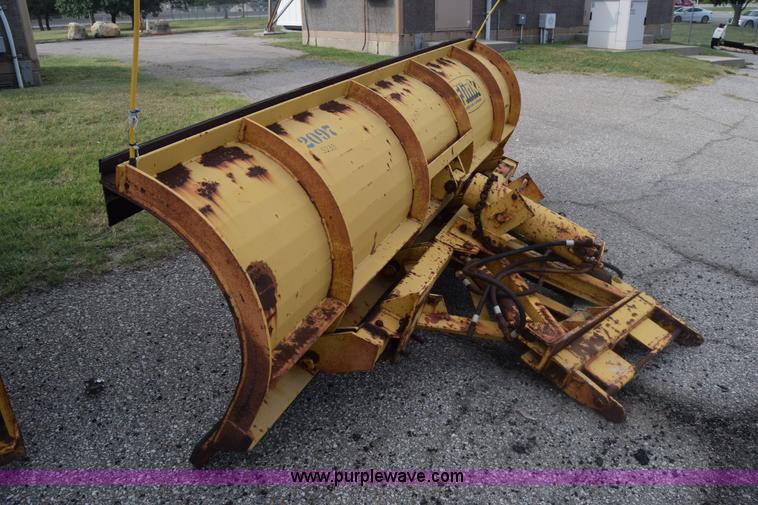 image for item L6346 2002 GMC C8500 dump truck