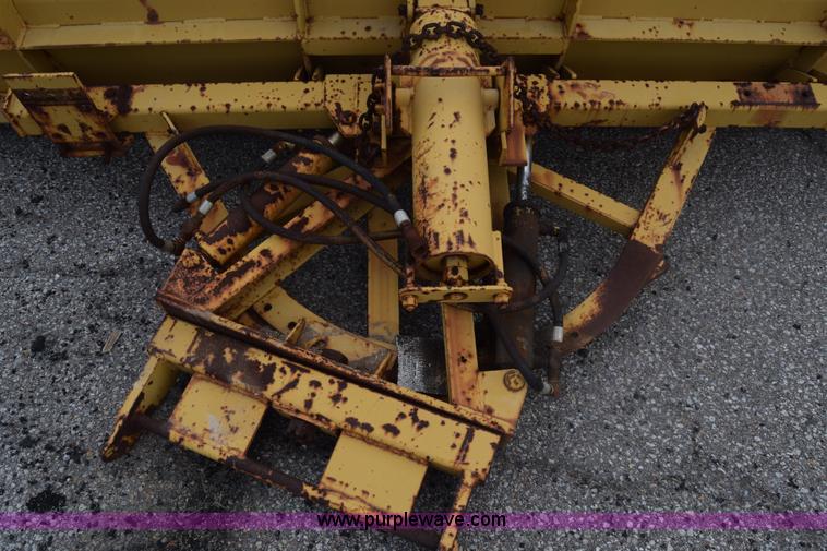 image for item L6346 2002 GMC C8500 dump truck