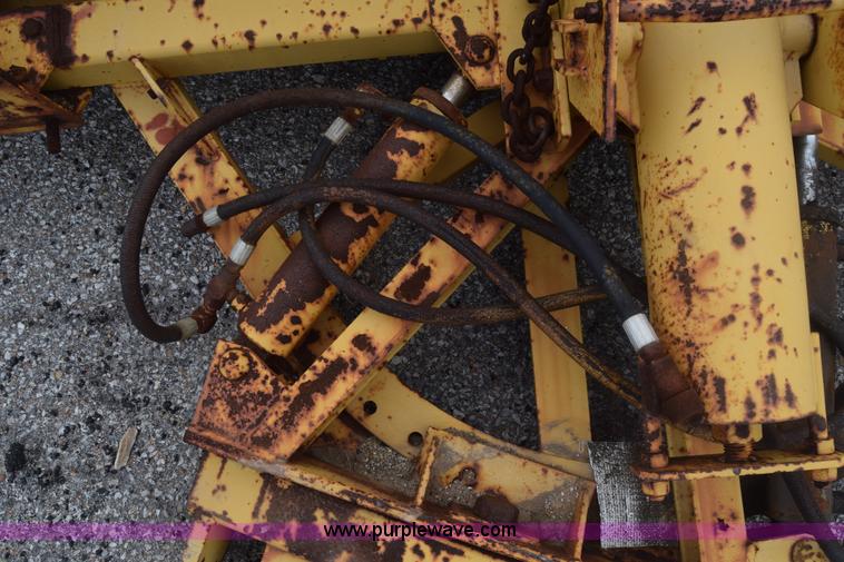 image for item L6346 2002 GMC C8500 dump truck