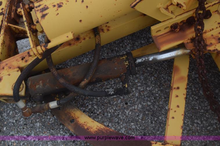 image for item L6346 2002 GMC C8500 dump truck