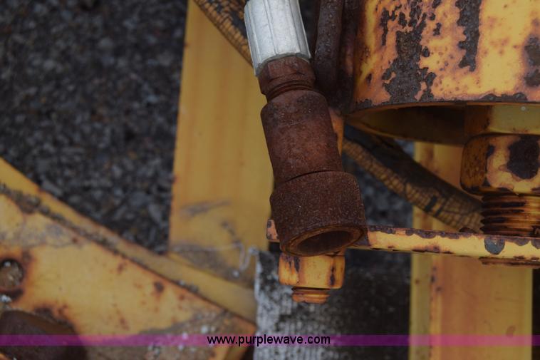 image for item L6346 2002 GMC C8500 dump truck