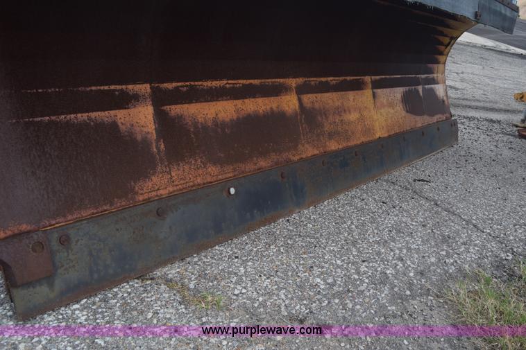 image for item L6346 2002 GMC C8500 dump truck