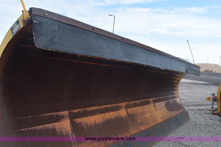 image for item L6346 2002 GMC C8500 dump truck