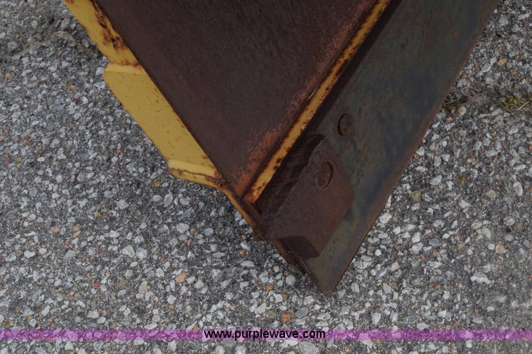 image for item L6346 2002 GMC C8500 dump truck