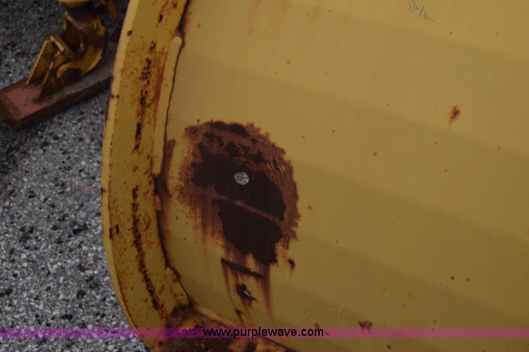 image for item L6346 2002 GMC C8500 dump truck