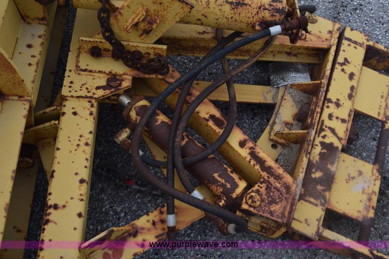 image for item L6346 2002 GMC C8500 dump truck