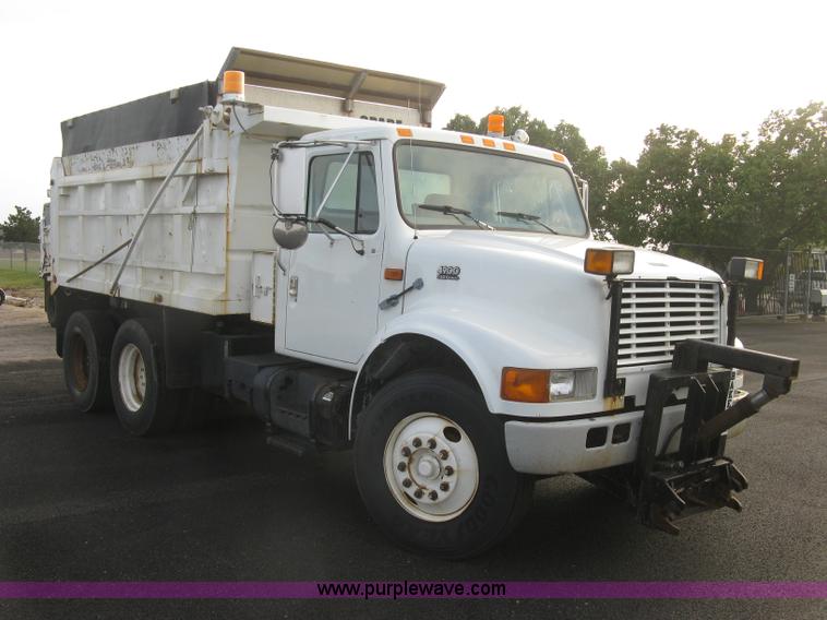 image for item L6347 2000 International F4900 dump truck