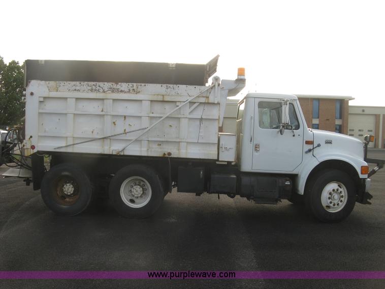 image for item L6347 2000 International F4900 dump truck