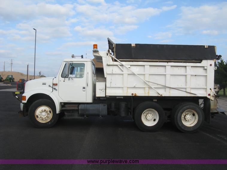 image for item L6347 2000 International F4900 dump truck