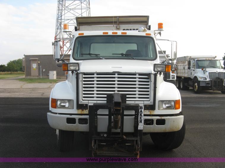 image for item L6347 2000 International F4900 dump truck