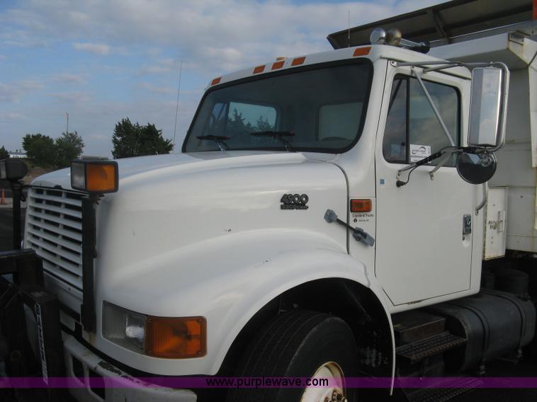 image for item L6347 2000 International F4900 dump truck