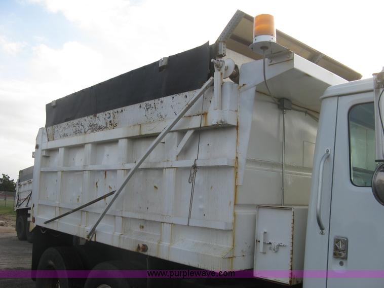 image for item L6347 2000 International F4900 dump truck