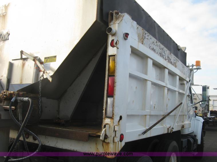 image for item L6347 2000 International F4900 dump truck