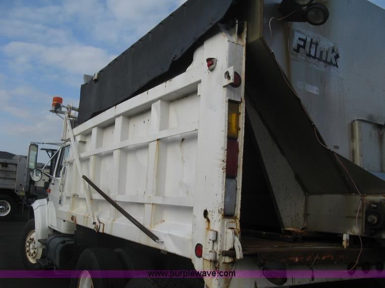 image for item L6347 2000 International F4900 dump truck
