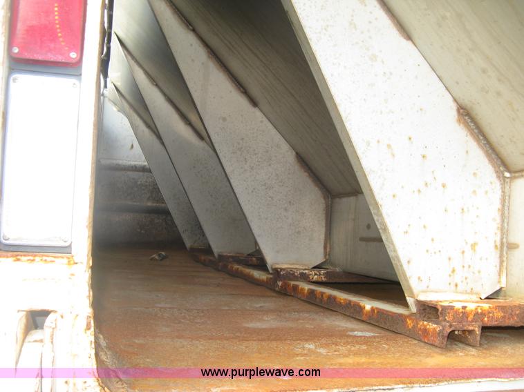 image for item L6347 2000 International F4900 dump truck