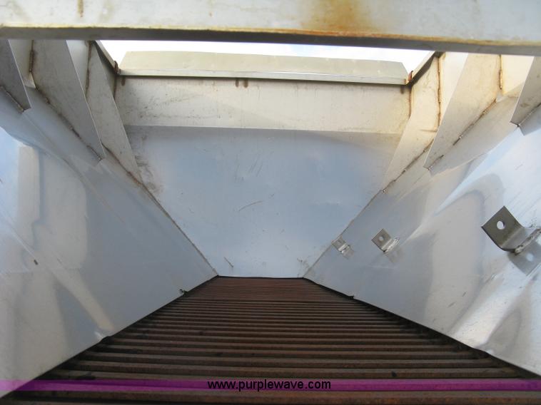 image for item L6347 2000 International F4900 dump truck