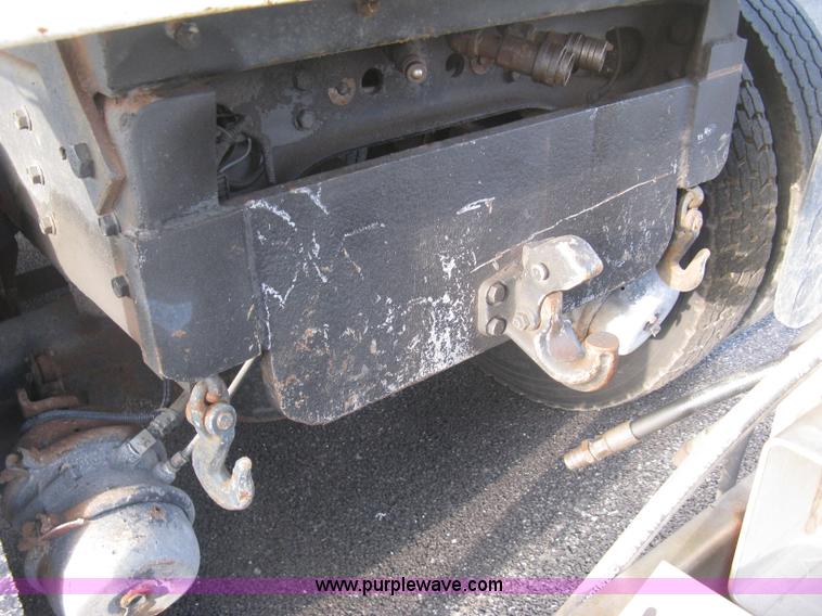 image for item L6347 2000 International F4900 dump truck