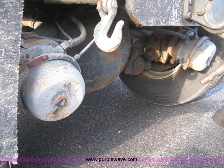 image for item L6347 2000 International F4900 dump truck