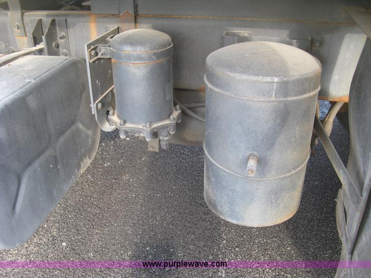 image for item L6347 2000 International F4900 dump truck