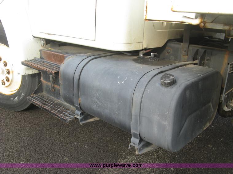 image for item L6347 2000 International F4900 dump truck