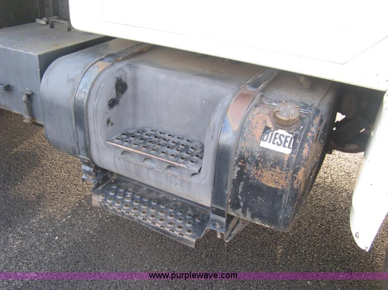 image for item L6347 2000 International F4900 dump truck