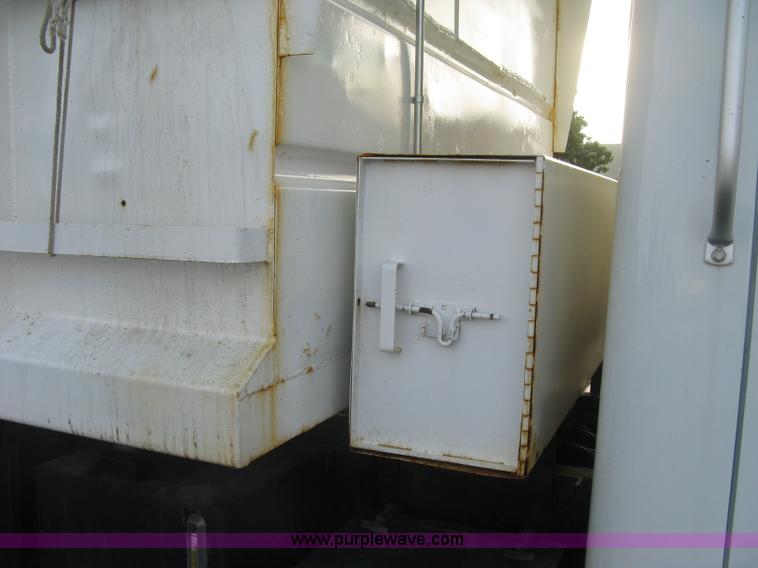 image for item L6347 2000 International F4900 dump truck