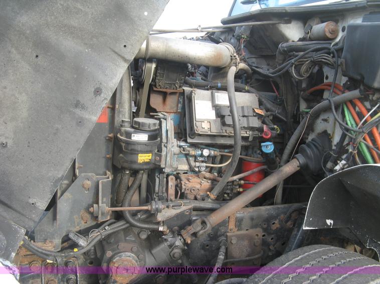 image for item L6347 2000 International F4900 dump truck