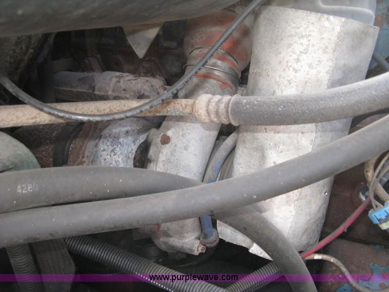 image for item L6347 2000 International F4900 dump truck