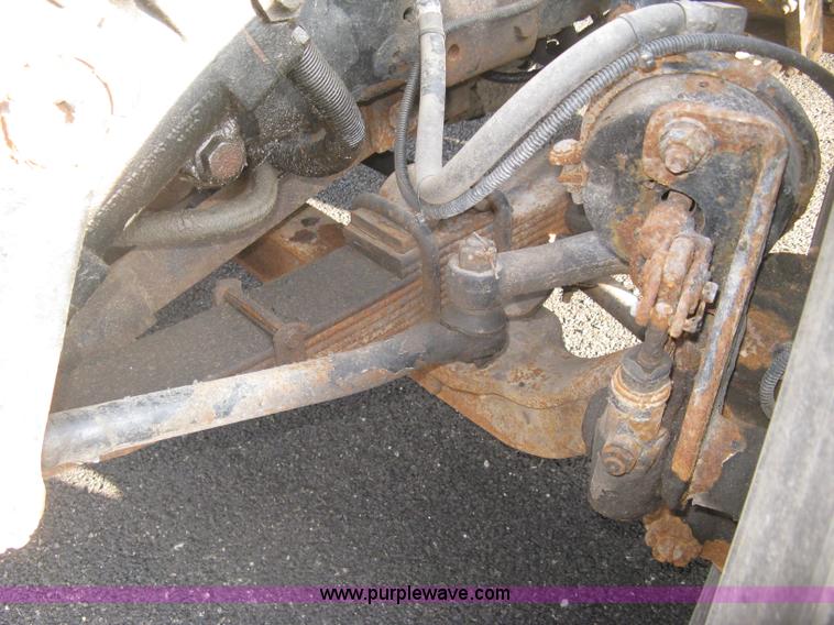 image for item L6347 2000 International F4900 dump truck