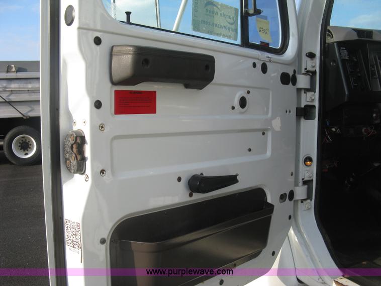 image for item L6347 2000 International F4900 dump truck