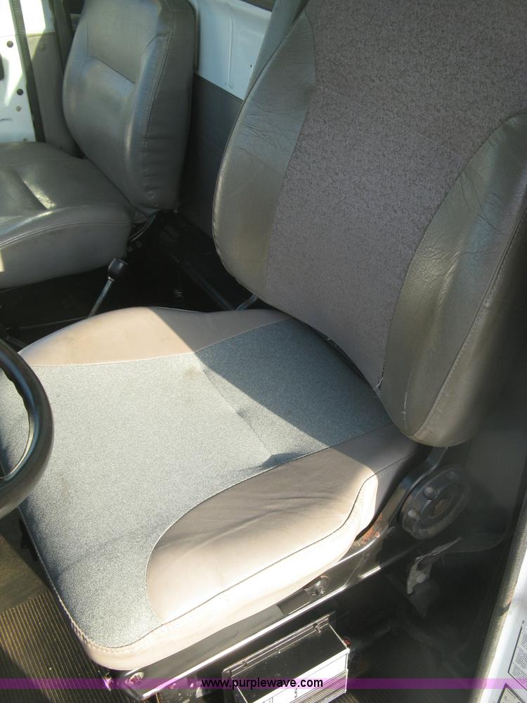 image for item L6347 2000 International F4900 dump truck