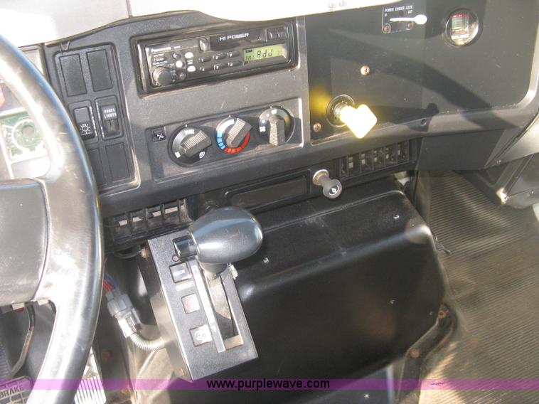 image for item L6347 2000 International F4900 dump truck