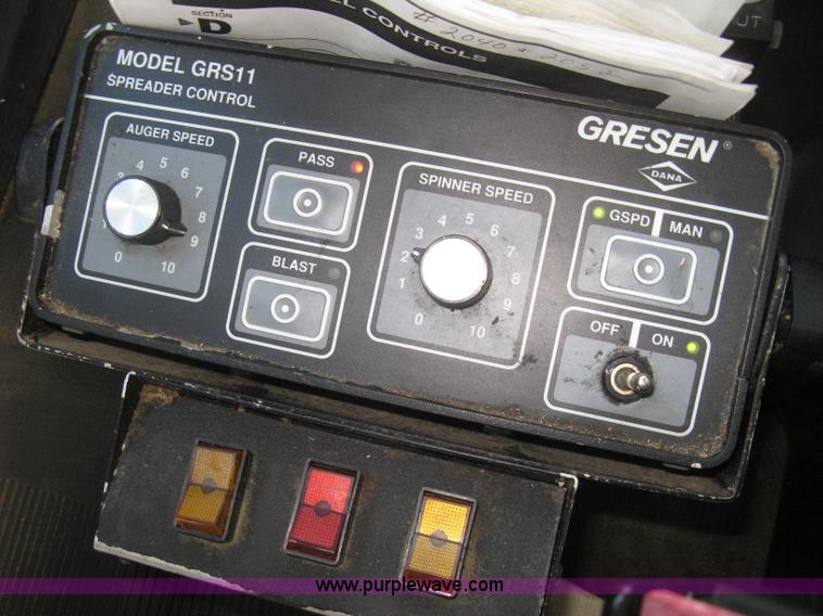 image for item L6347 2000 International F4900 dump truck