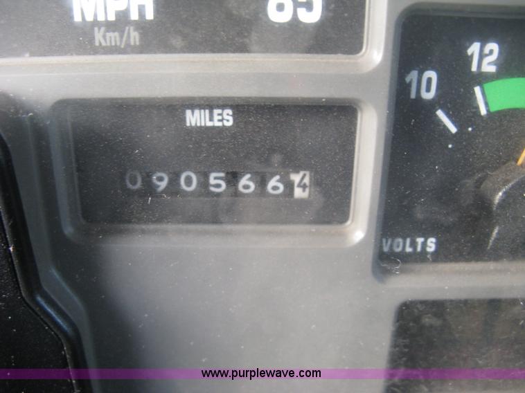 image for item L6347 2000 International F4900 dump truck