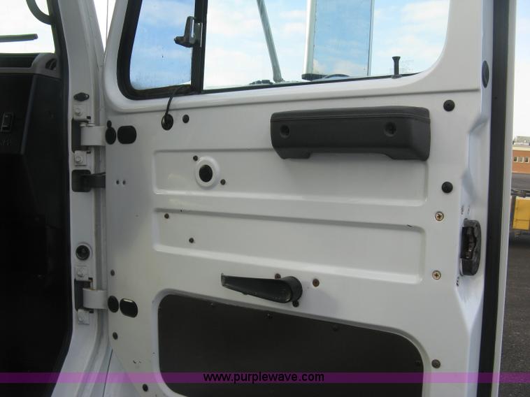 image for item L6347 2000 International F4900 dump truck