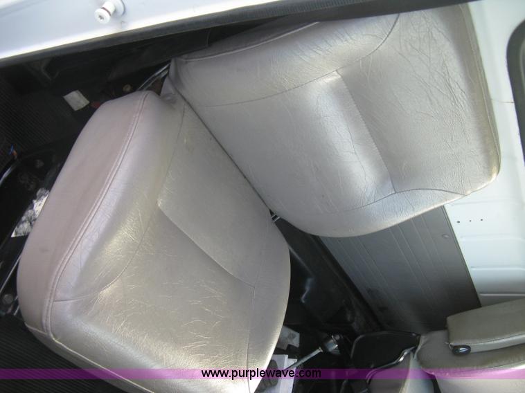 image for item L6347 2000 International F4900 dump truck