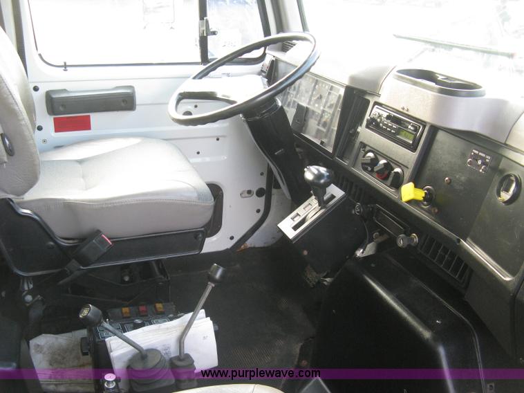 image for item L6347 2000 International F4900 dump truck