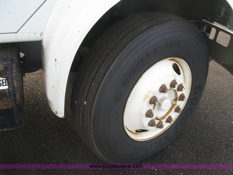 image for item L6347 2000 International F4900 dump truck