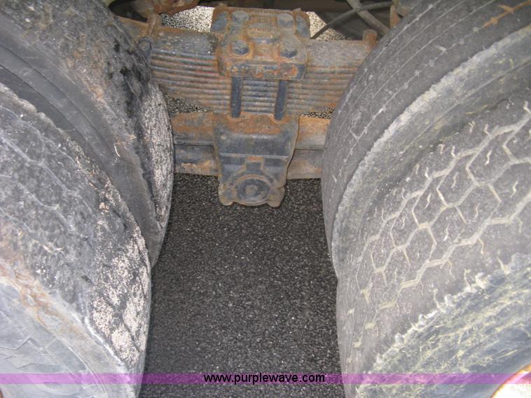 image for item L6347 2000 International F4900 dump truck