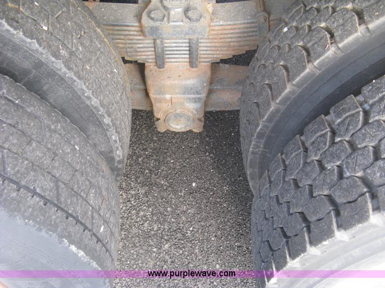 image for item L6347 2000 International F4900 dump truck