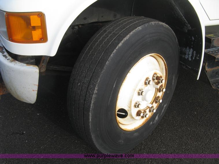 image for item L6347 2000 International F4900 dump truck