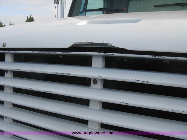 image for item L6347 2000 International F4900 dump truck