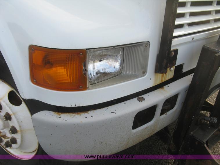 image for item L6347 2000 International F4900 dump truck