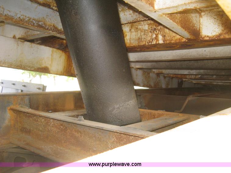 image for item L6347 2000 International F4900 dump truck