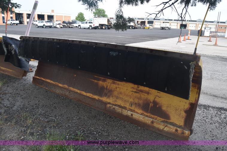 image for item L6347 2000 International F4900 dump truck