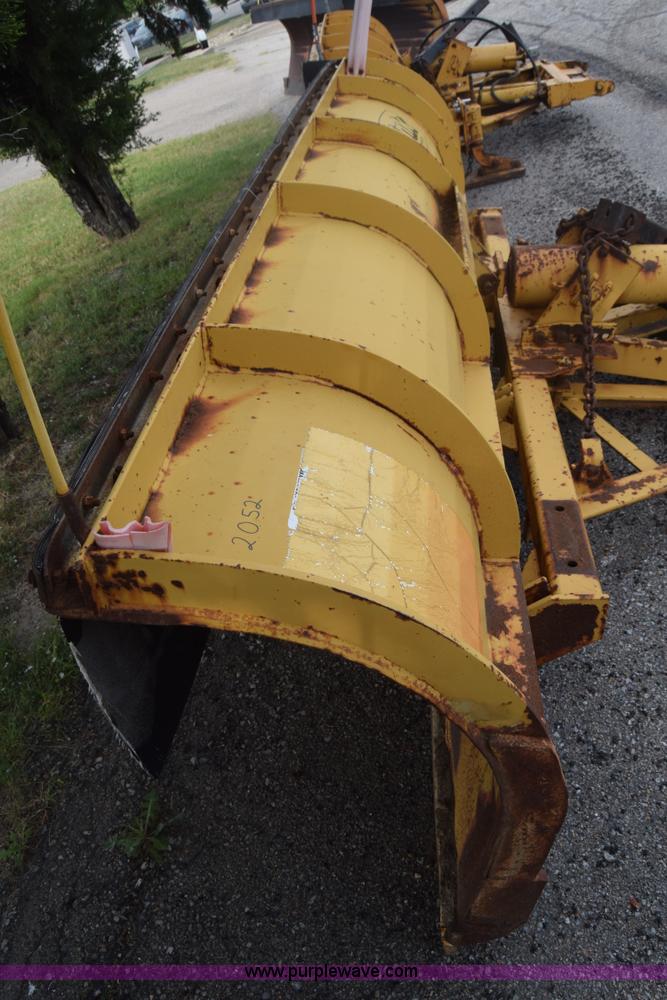 image for item L6347 2000 International F4900 dump truck